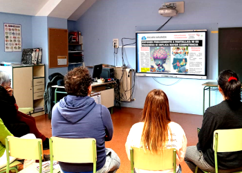 30.01.2025: Llega a la escuela de Cantabria el debate sobre la digitalización precoz de niñas y niños
