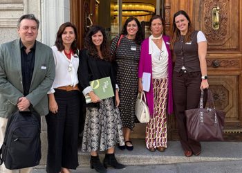 Sociedades médicas pertenecientes a la Plataforma Control Z, acuden al Congreso de los Diputados en defensa de la infancia y la juventud en los medios digitales